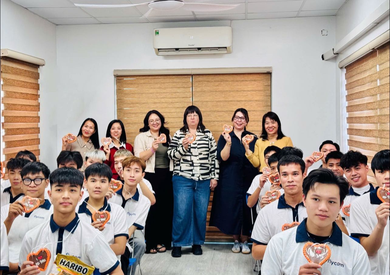 2025-11 Gruppenfoto AS-Bau Lebkuchenherz